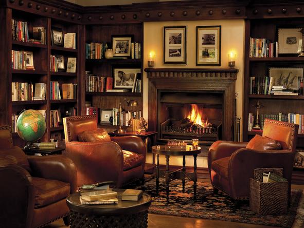 Tinga Legends Lodge - library with fireplace